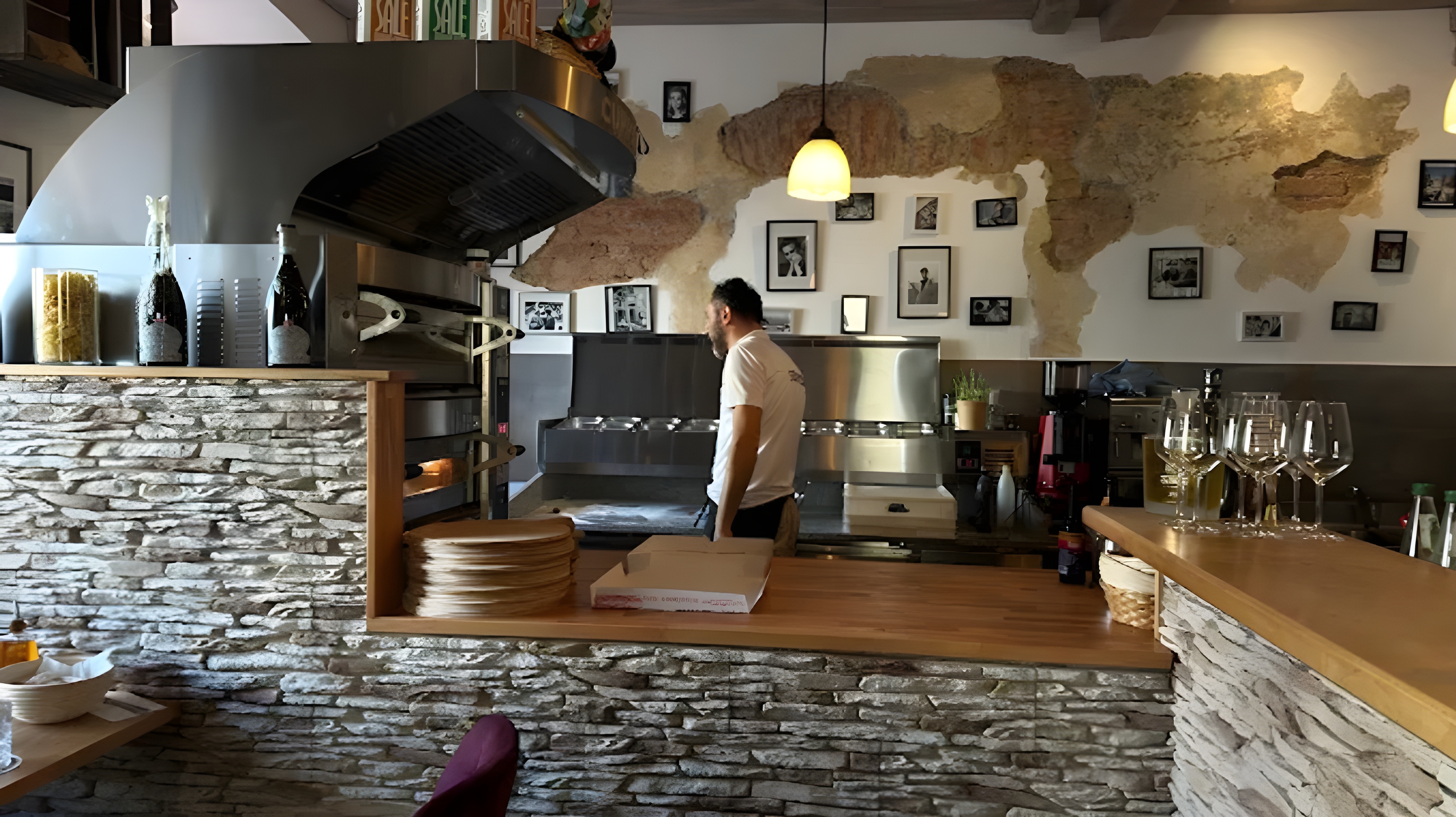 Unser Pizzabäcker am Steinofen - Handwerk seit 2025
